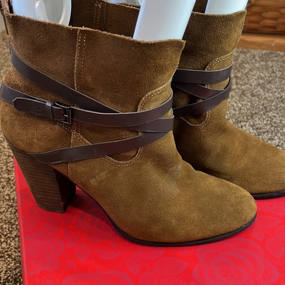 Carlos Santana Miles Strappy brown suede stacked heel bootie - Picture 3 of 10